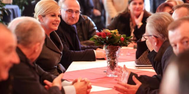 Zagreb: Grabar-Kitarović uz veliku podršku na prikupljanju potpisa za kandidaturu