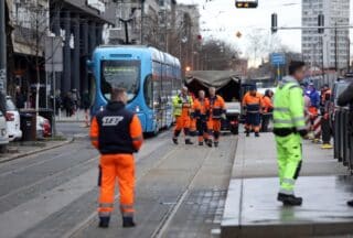 Zagreb: Automobilom uništio cijelu tramvajsku stanicu u Branimirovoj ulici