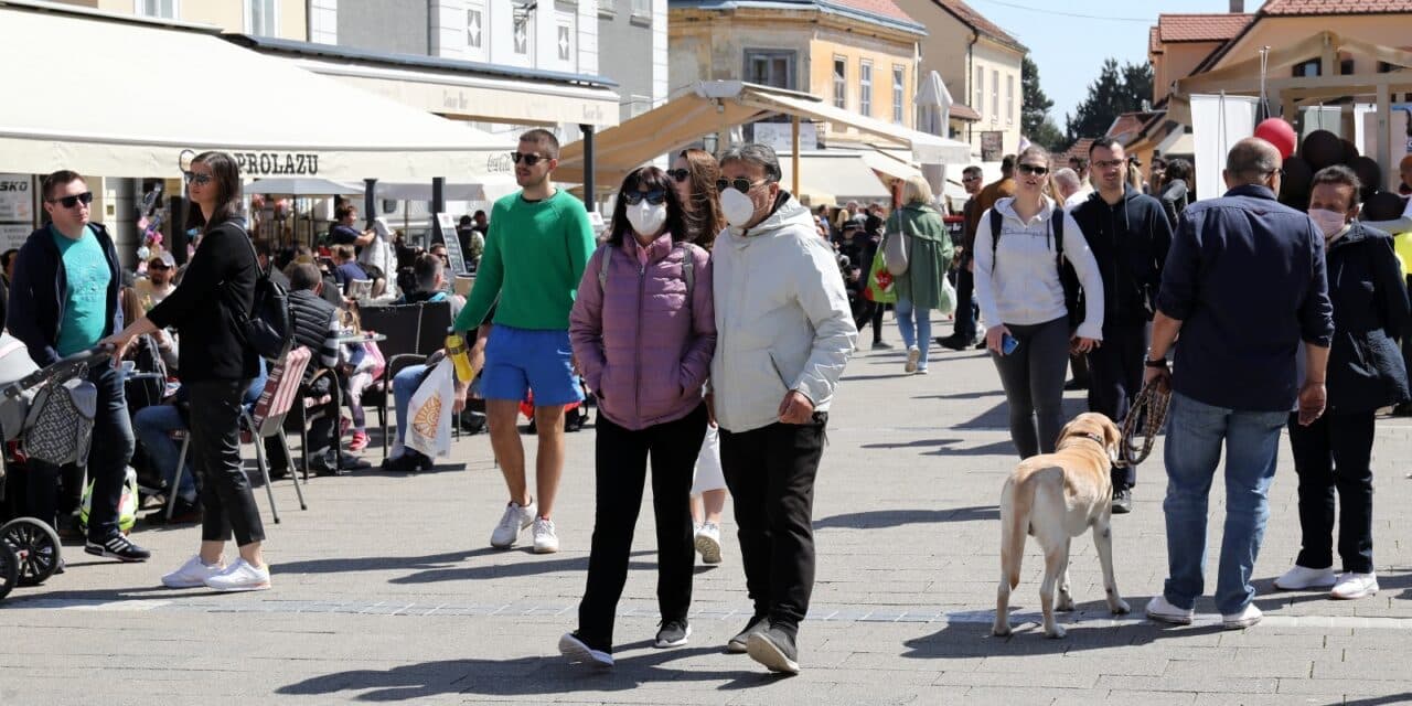 Puni kafići na Trgu kralja Tomislava u Samoboru