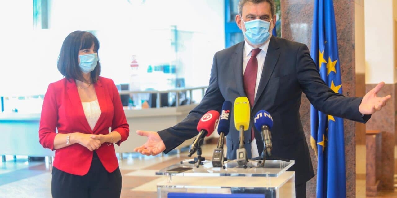 Zagreb: Radovan Fuchs od Blaženke Divjak preuzeo Ministarstvo znanosti i obrazovanja