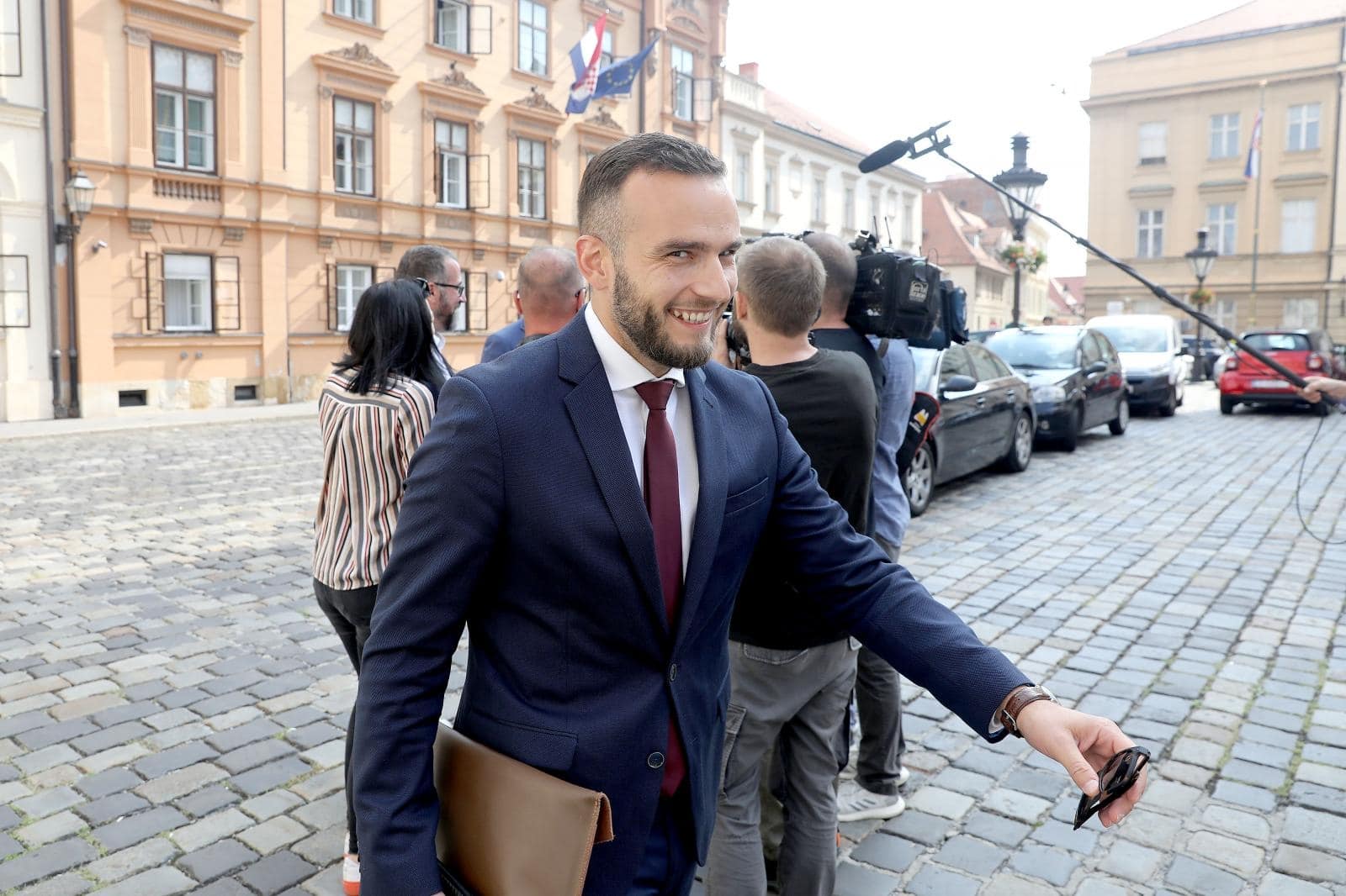 Zagreb: Ministri dolaze na sjednicu prvog radnog dana nove Vlade RH