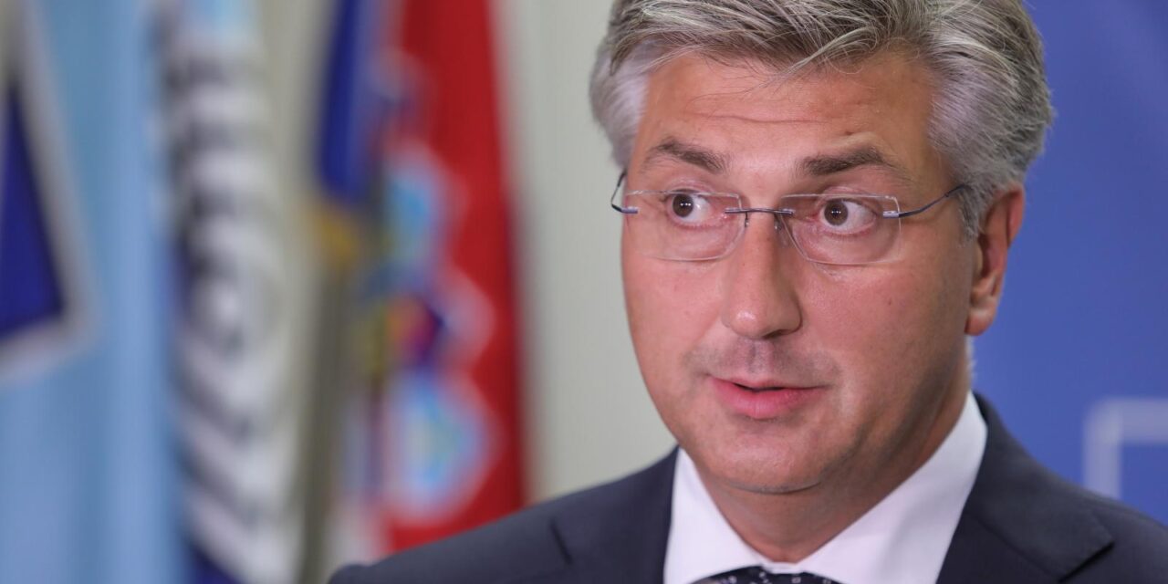 Zagreb: Plenković dao izjavu za medije nakon sjednice Predsjedništva i Nacionalnog vijeća HDZ-a