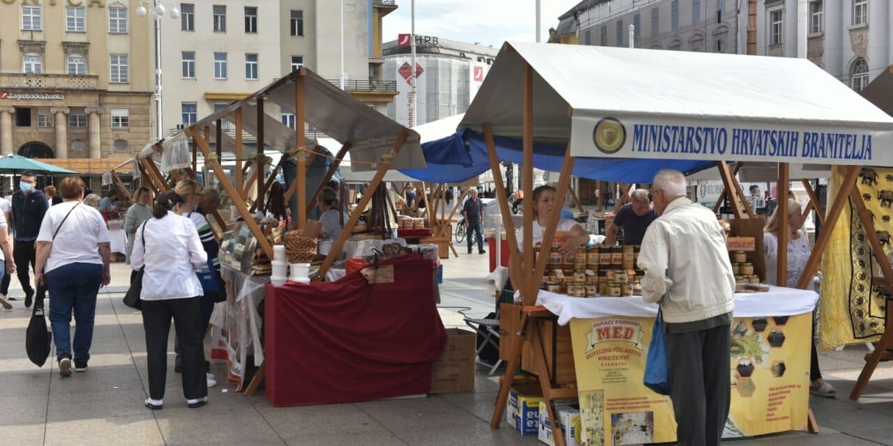 Na Trgu bana Jelačića održavaju se 7. Dani Slavonije u Zagrebu