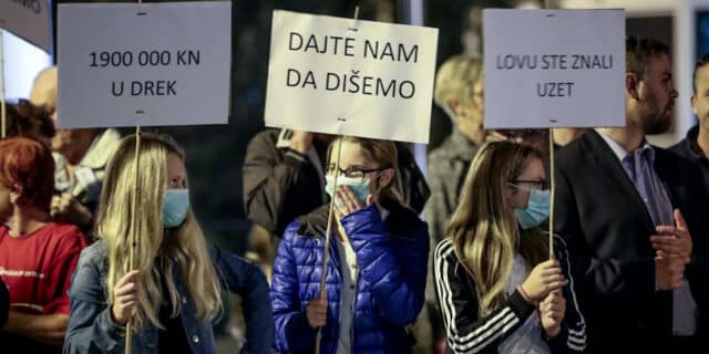 Zagreb: Stanovnici Botinca prosvjedovali zbog smrada iz kanalizacije