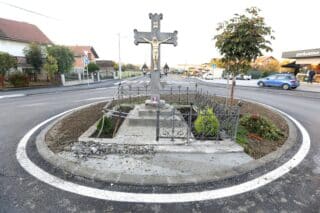 Zagreb: Raspelo staro oko 115 godina krasi novi kružni tok u Resničkom Gaju