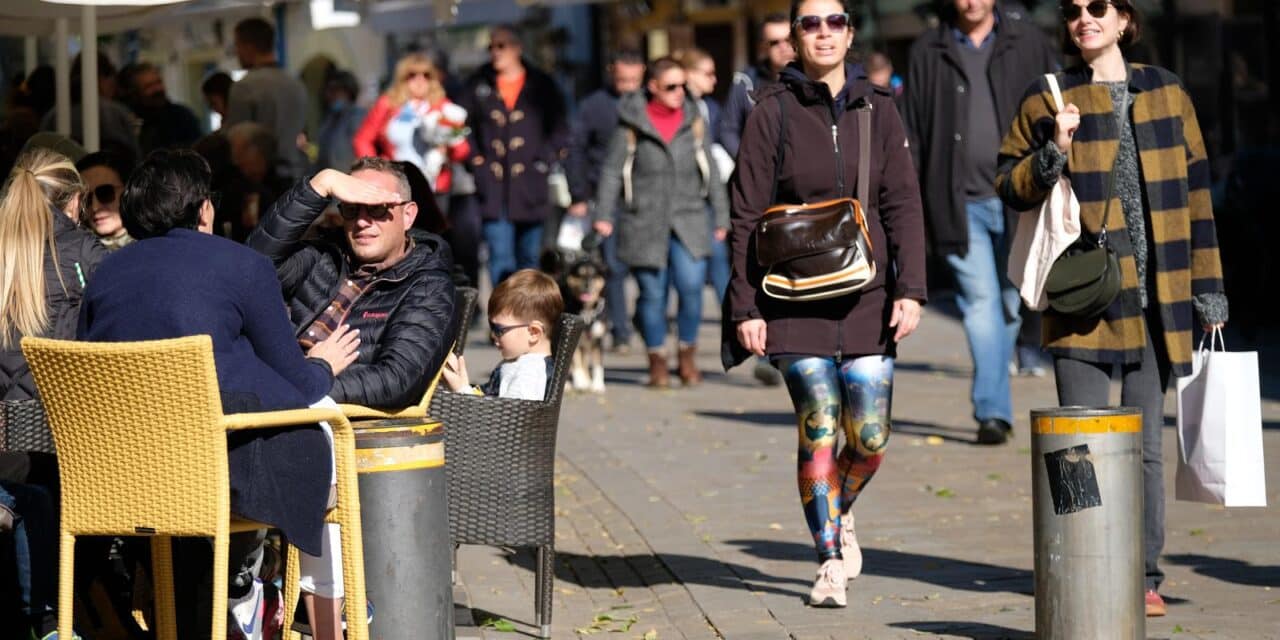 Zagreb: Građani uživaju u sunčanoj nedjelji