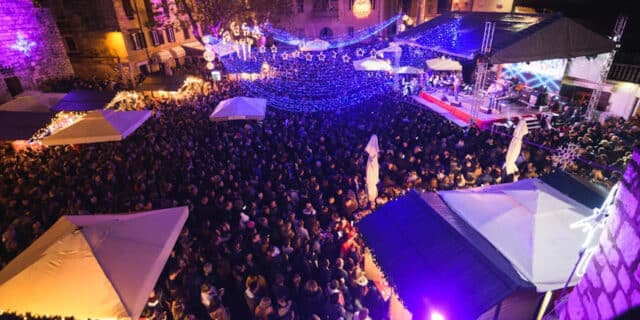 U Zadru otvoren Advent uz koncert Prljavog kazališta