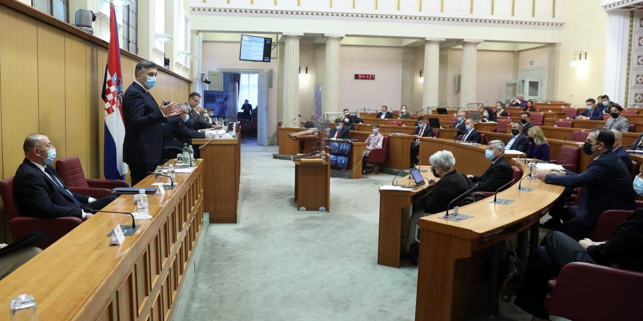 Sabor je sjednicu počeo aktualnim prijepodnevom, postavljanjem zastupničkih pitanja Vladi