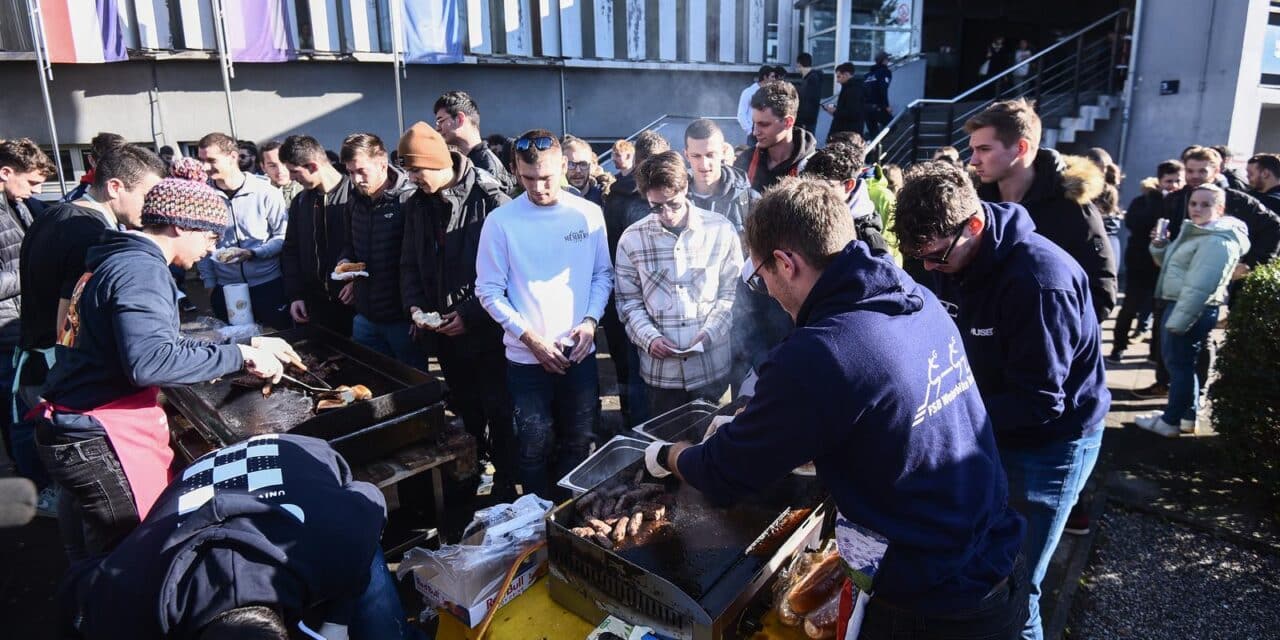 Zagreb: Studenti FSB-a prosvjeduju zbog zatvaranja menze