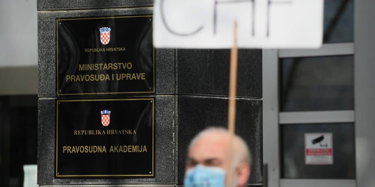 Zagreb: Okupljeni ispred Ministarstva pravosuđa kako bi odali počast žrtvama pravosuđa