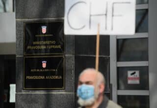 Zagreb: Okupljeni ispred Ministarstva pravosuđa kako bi odali počast žrtvama pravosuđa