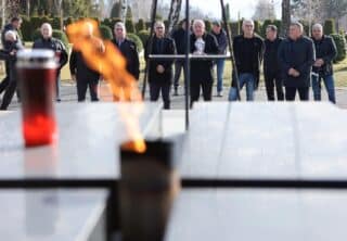 Zagreb: Članovi HVIDRA obilježili svoj dan polaganjem vijenaca na grob Franje Tuđmana