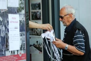 Zagreb: Podjela maski u Crvenom križu