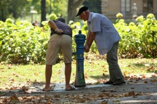Zagreb: Hladna voda iz javnih slavina građanima pruža osvježenje za vrućih dana