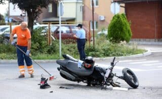 Karlovac: U sudaru s kamionom poginuo motociklist