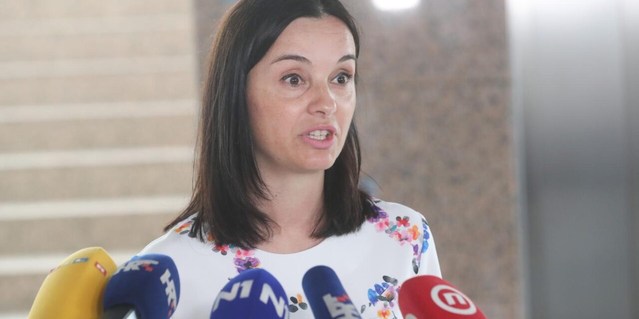 Uoči sastanka užeg kabineta Vlade RH  Marija Vučković dala izjavu za medije