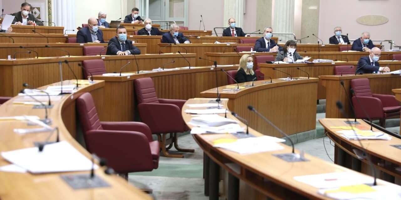 Zagreb: Glasovanje u polupraznoj sabornici nakon izlaska oporbe