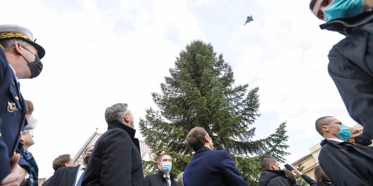 Andrej Plenković i Emmanuel Macron gladali prelet Rafalea nad Zagrebom