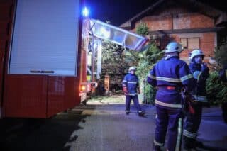 Zagreb: U dvorištu obiteljske kuće došlo je do požara