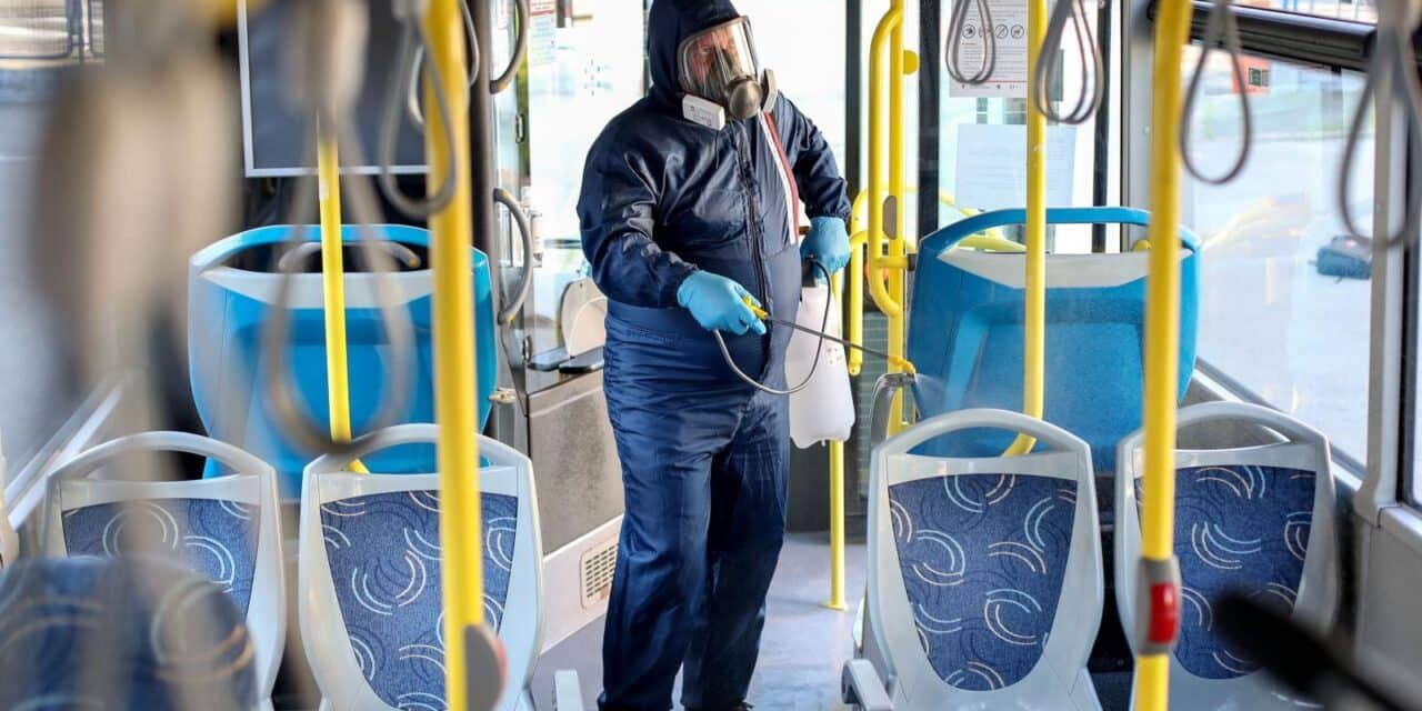 Zagreb: Dezinfekcija ZET-ovih autobusa prije početka puštanja u promet
