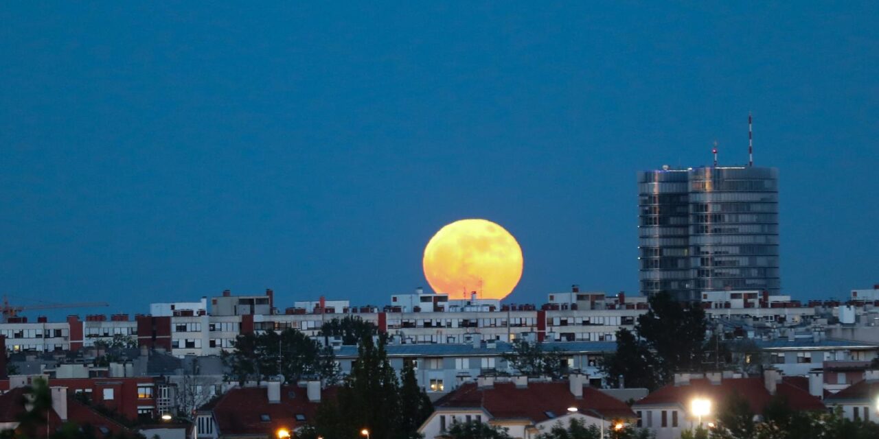 “Krvavi mjesec” iznad Zagreba