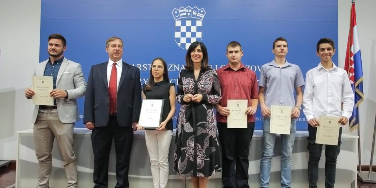 Zagreb: U Ministarstvu znanosti i obrazovanja dodjeljene nagrade najboljim maturantima strukovnih škola