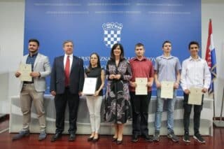 Zagreb: U Ministarstvu znanosti i obrazovanja dodjeljene nagrade najboljim maturantima strukovnih škola