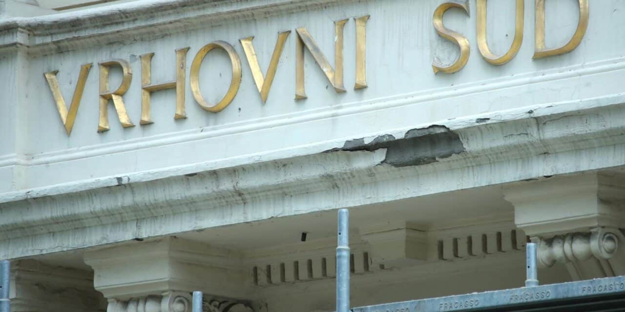 Zagreb: Radnici skidaju skelu s Vrhovnog suda