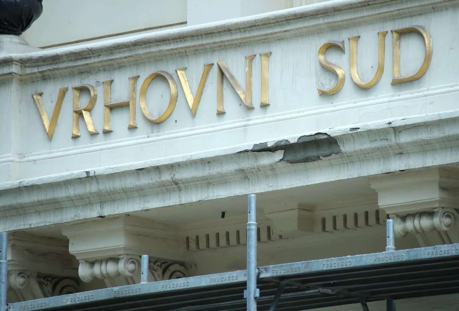 Zagreb: Radnici skidaju skelu s Vrhovnog suda