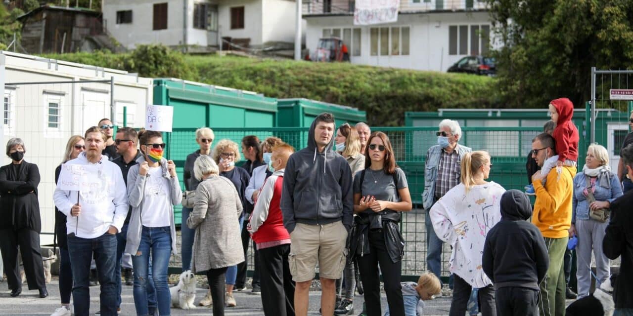 Zagreb: Stanovnici Črnomerca mirno prosvjedovali zbog izgradnje reciklažnog dvorišta