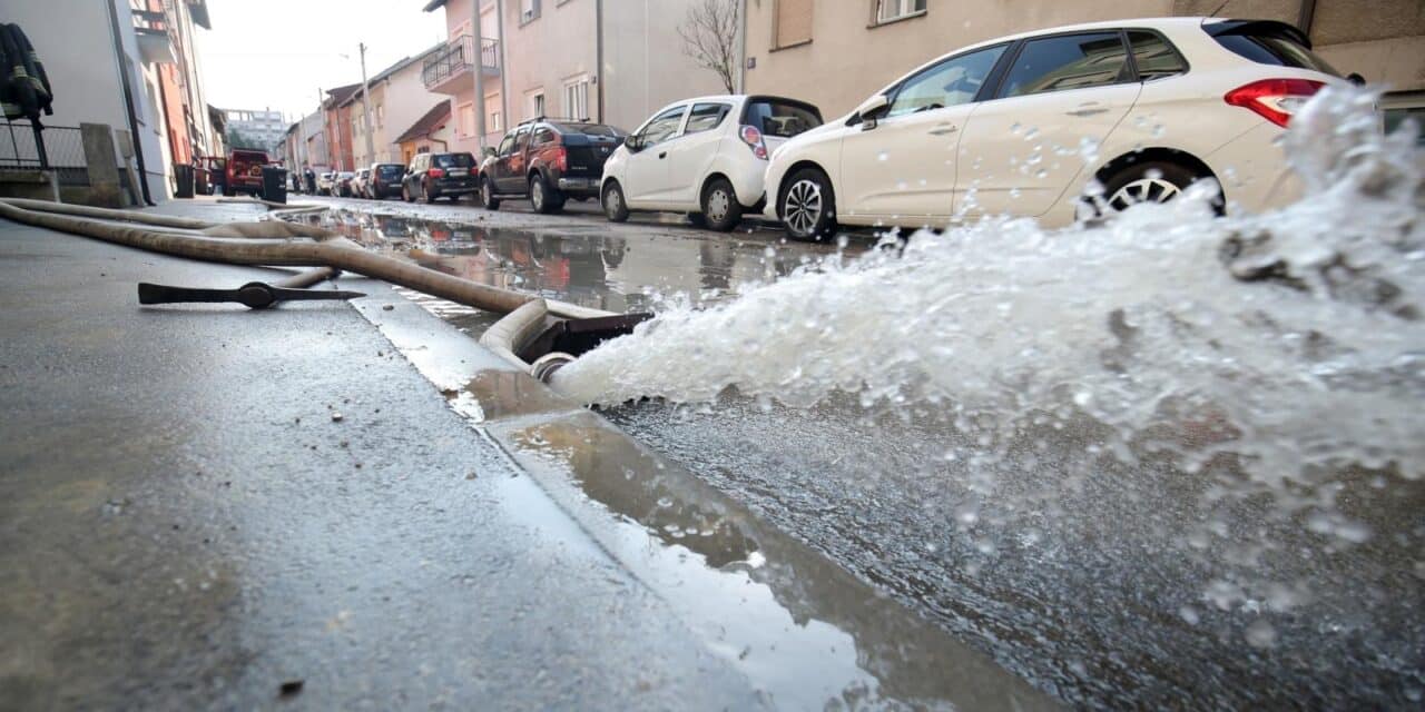 Zagreb: Zbog puknute cijevi u Selskoj poplavljen dio gradske četvrti trešnjevka sjever