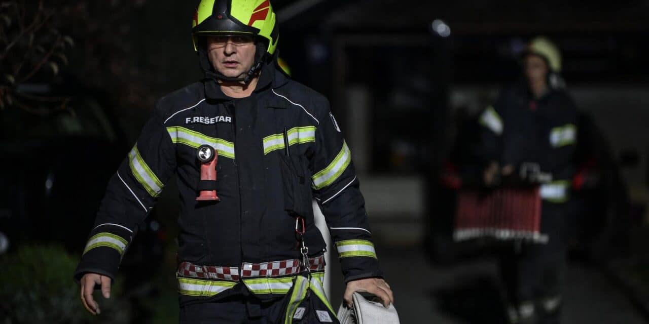 Zagreb: Požar na krovištu kuće u Ulici Miroševečki brijeg 50