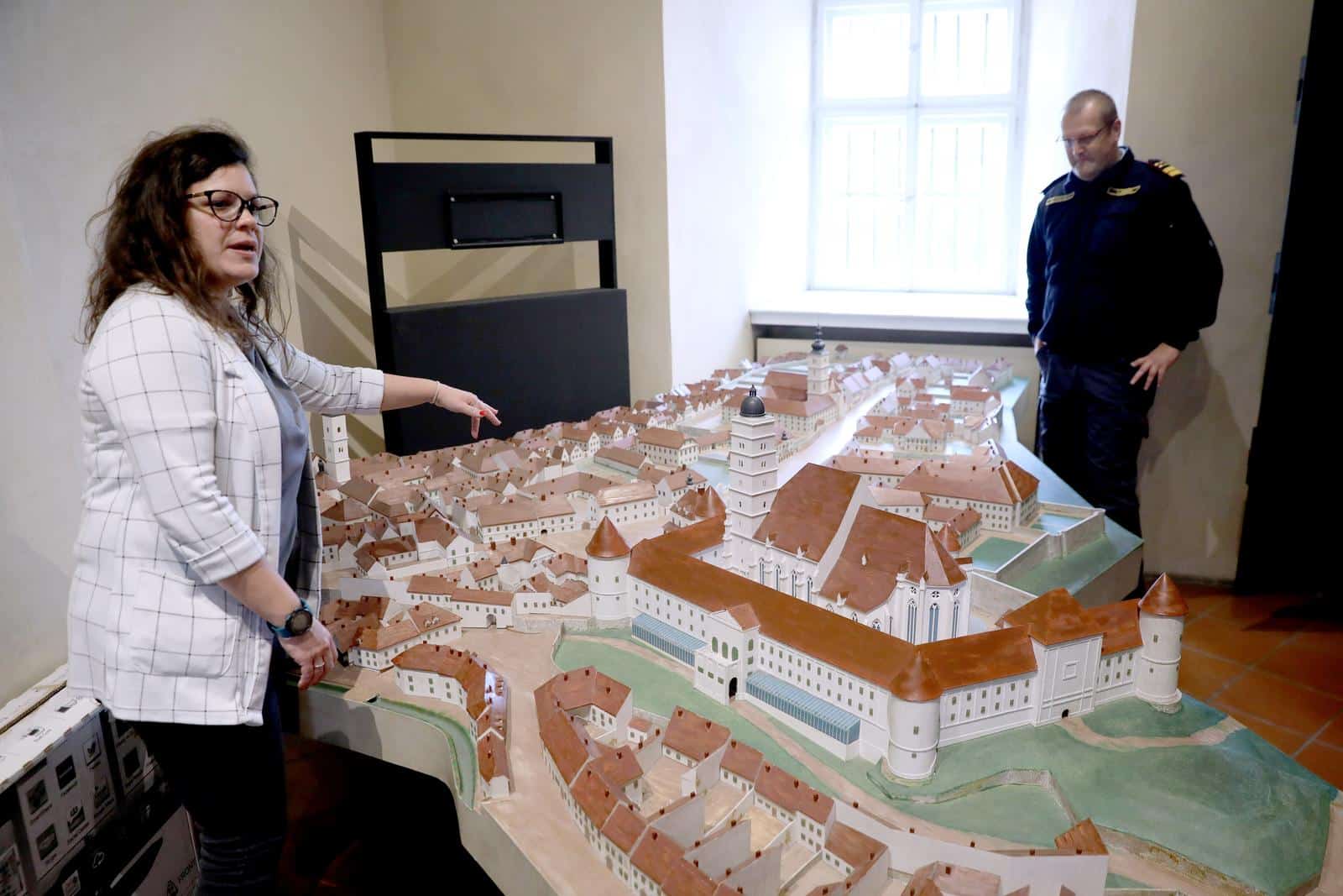 Zagreb: Izložba ZG potres Halo 193