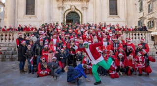 Dubrovnik: Moto Mrazovi stigli na Stradun i djeci podijelili slatkiše