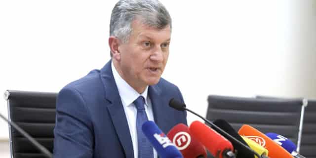 Ministar Kujundžić na konferenciji za medije objavio da je dao mandat na raspolaganje premijeru