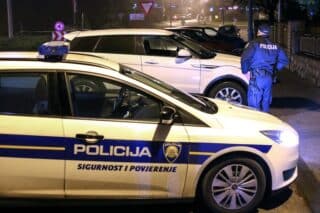 Zagreb: Pokušali spriječiti pljačku automobila pa pljačkaš na njih zapucao