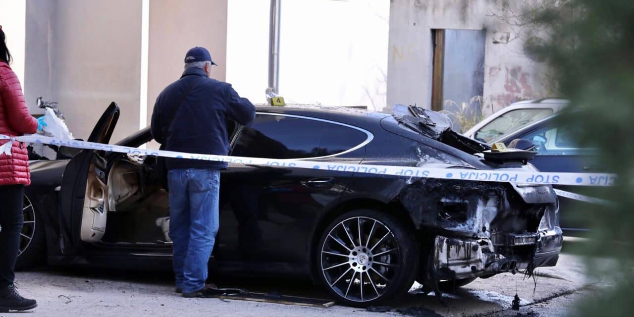 Na parkiralištu u Splitu usred noći gorio Porsche