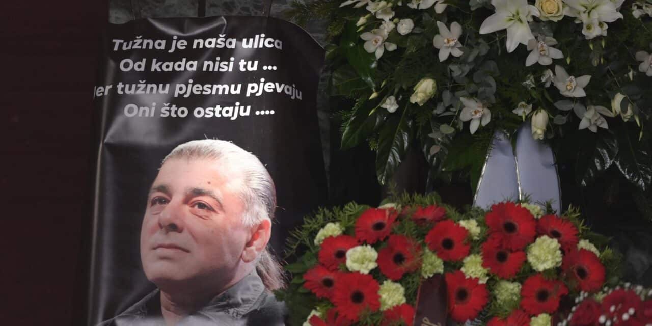 Posljednji ispraćaj legendarnog pjevača Akija Rahimovskog na zagrebačkom Mirogoju