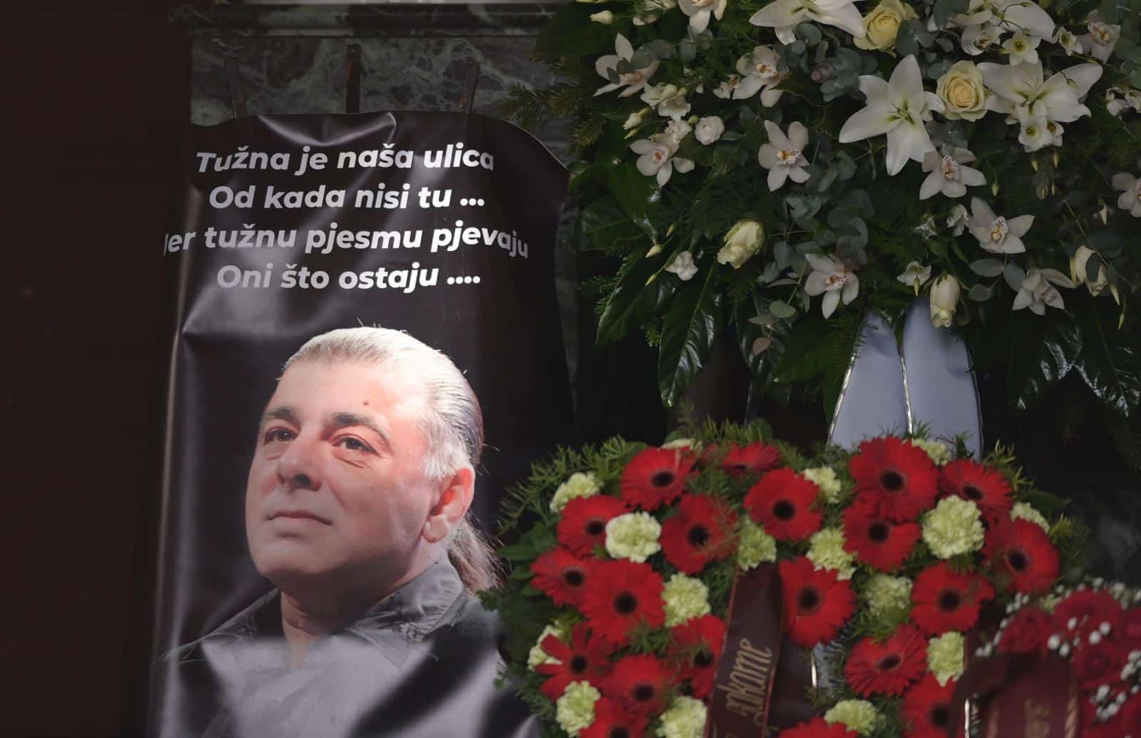 Posljednji ispraćaj legendarnog pjevača Akija Rahimovskog na zagrebačkom Mirogoju