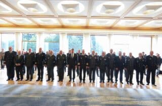 Predsjednik uručio časnićke bodeže umirovljenim generalima i brigadirima/kapetanima bojnog broda