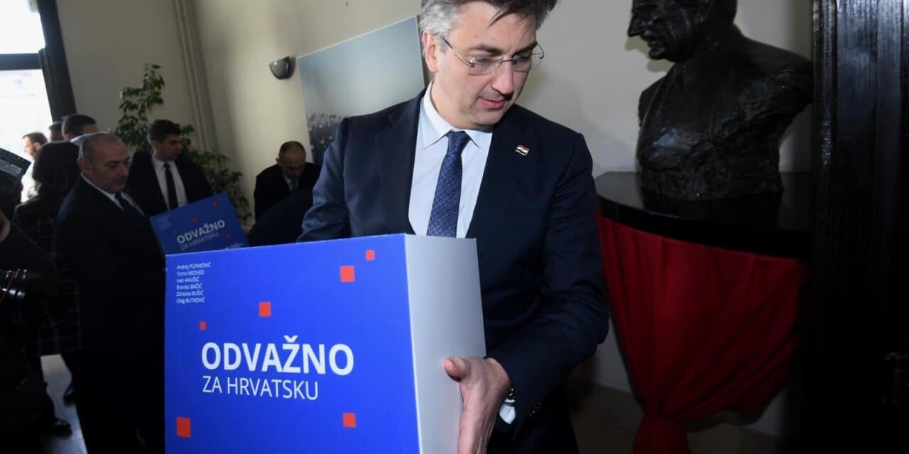 Zagreb: Andrej Plenković zajedno sa svojim timom predao potpise za stranačke izbore
