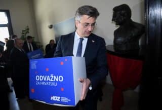Zagreb: Andrej Plenković zajedno sa svojim timom predao potpise za stranačke izbore