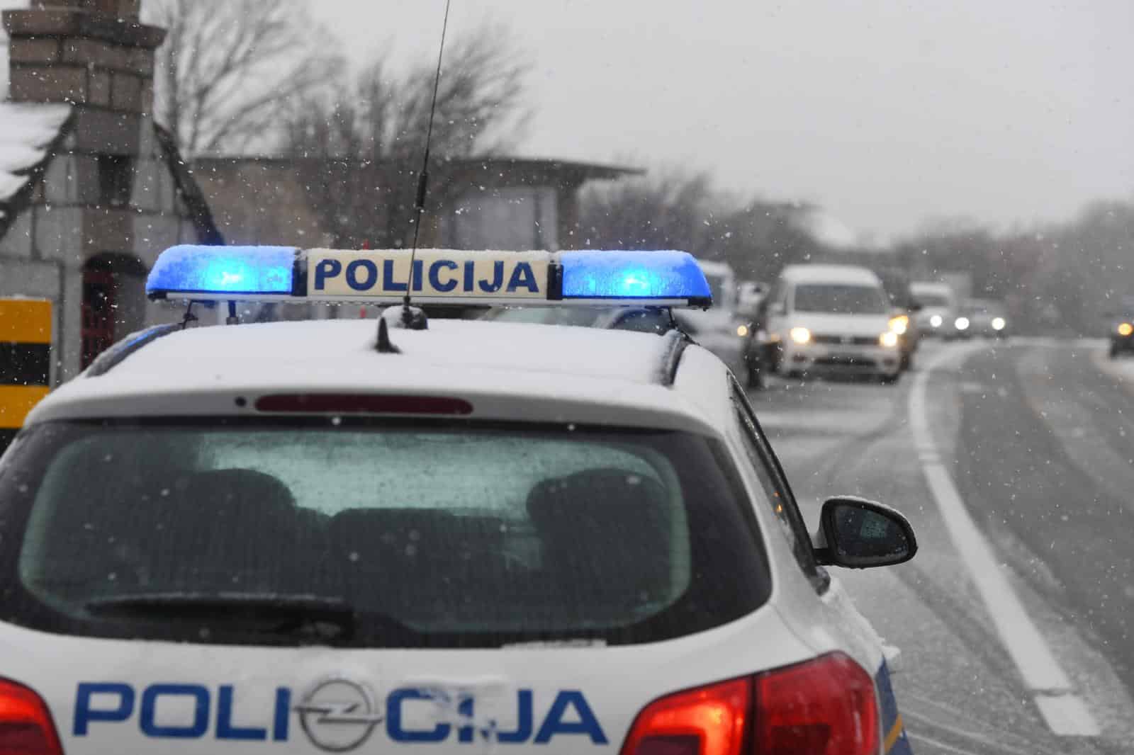 policija