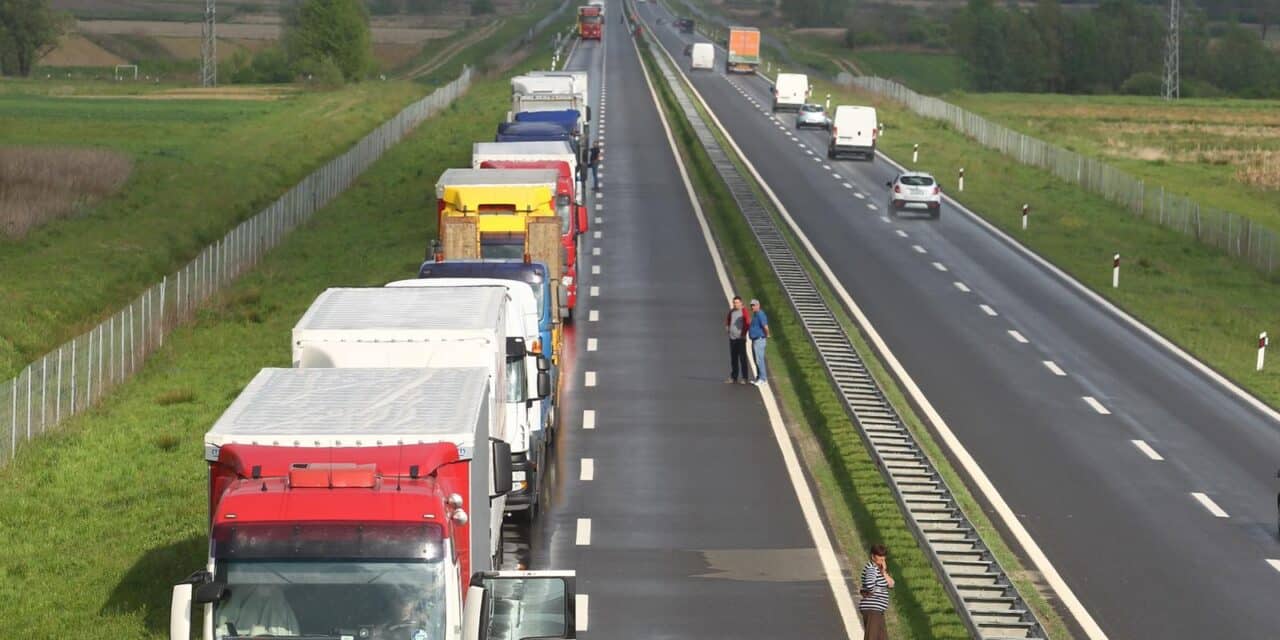 Zagreb: Jedna osoba smrtno stradala u sudaru dva teretna vozila