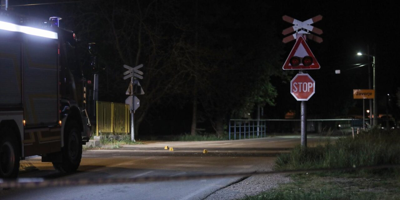 Na pružnom prijelazu u Brdovcu vlak naletio na osobni automobil