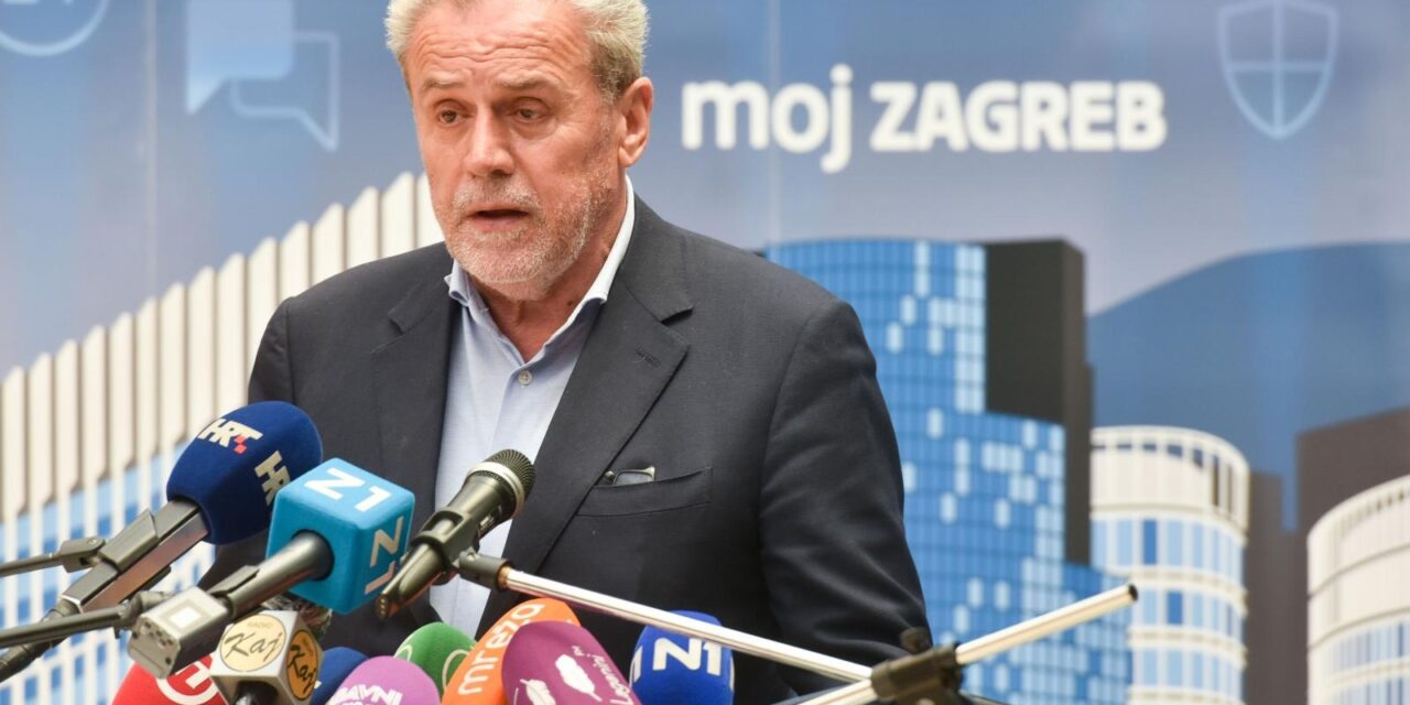 Milan Bandić sa suradnicima Stožera civilne zaštite održao konferenciju za medije
