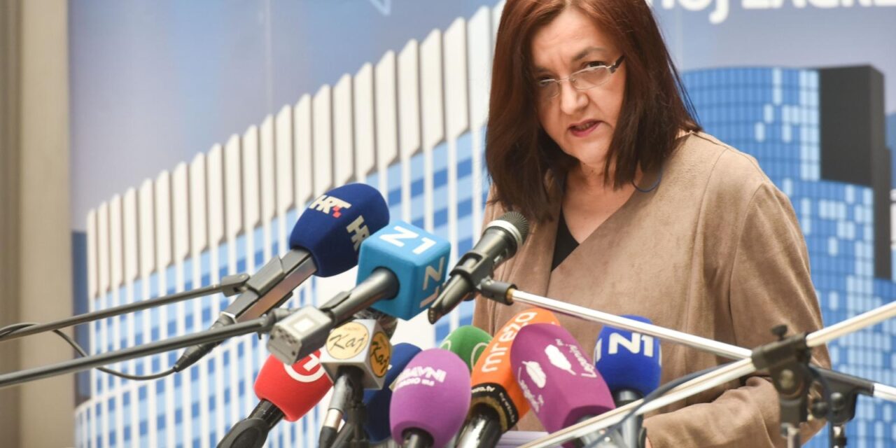 Milan Bandić sa suradnicima Stožera civilne zaštite održao konferenciju za medije