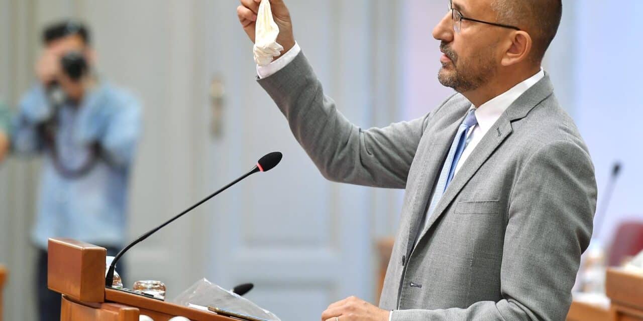 Zagreb: Zekanović u Sabor došao s vrećicom bijelog praha koji je našao, kako kaže, na Pantovčaku
