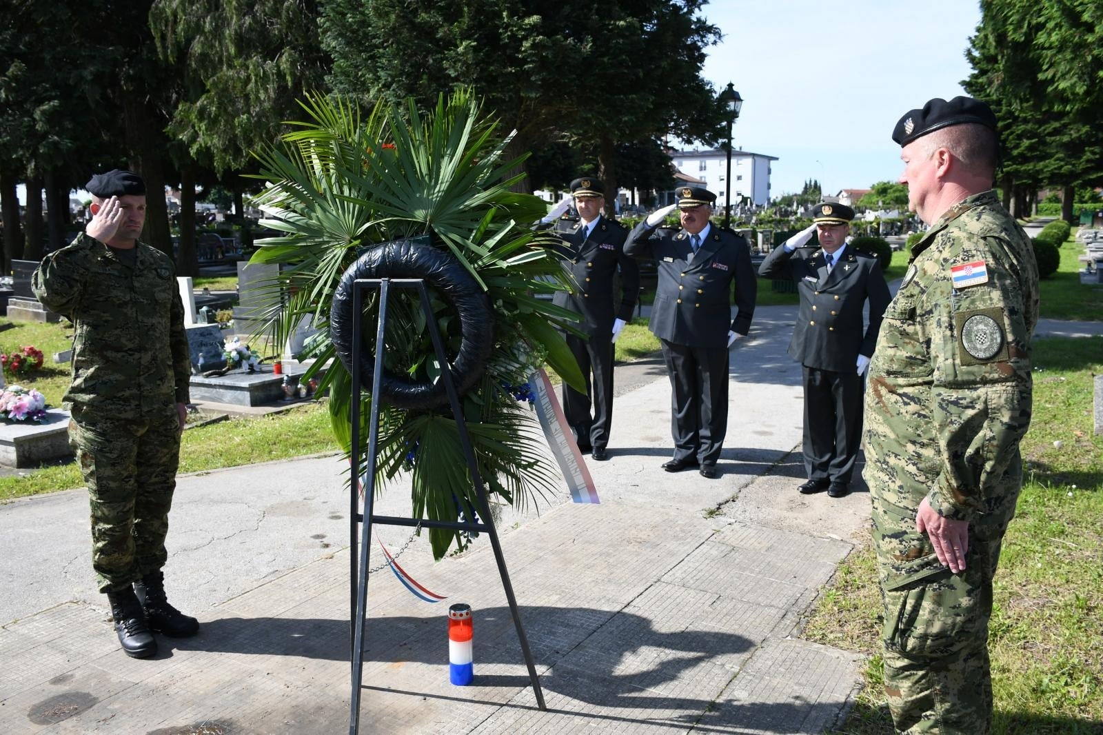 Koprivnica: Polaganje vijenaca i paljenje svijeća na spomen-obilježjima Domovinskog rata