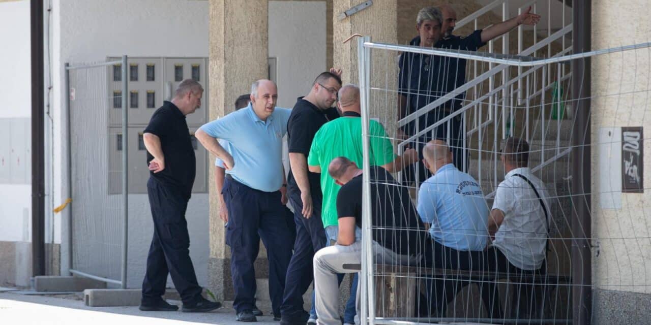 Zagreb: Stanovnici Petruševca blokirali ulaz u zgradu gdje se trebaju useliti Romi